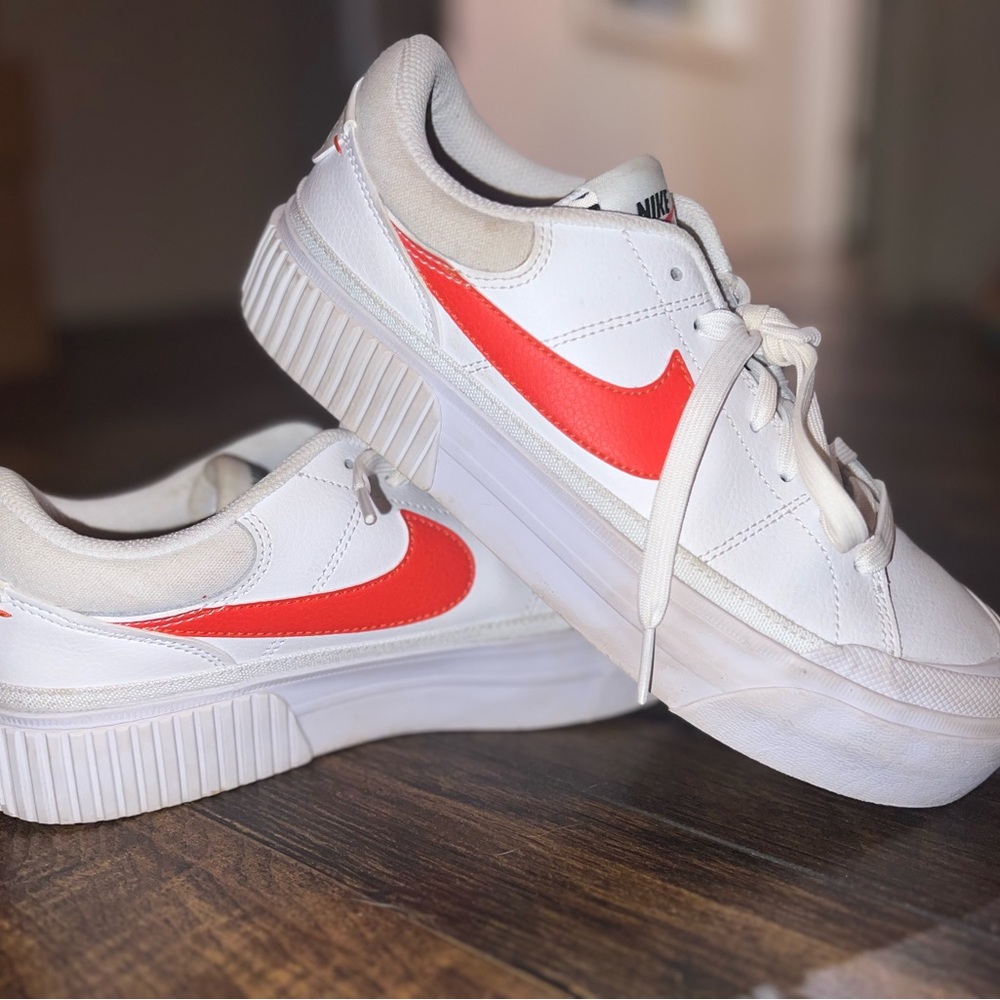 Nike women’s legacy court lift platform red size 8